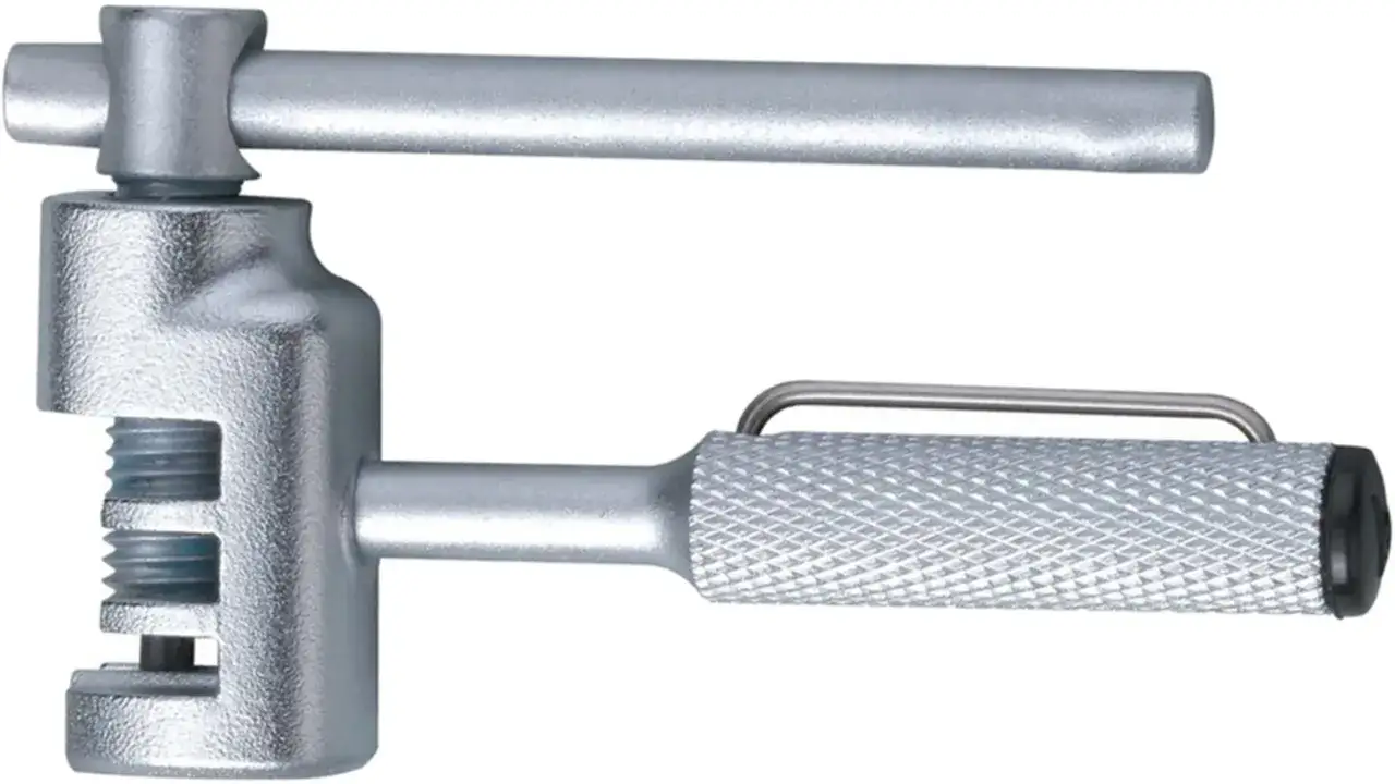 skuwacz do łańcucha rowerowego w użyciu