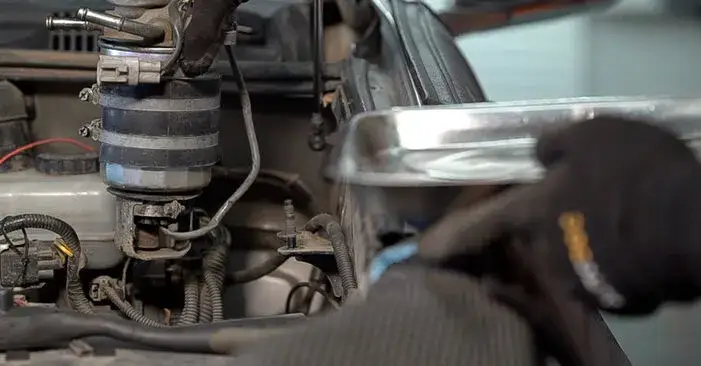 Toyota Corolla E12 filtr paliwa diesel silnik podwozie