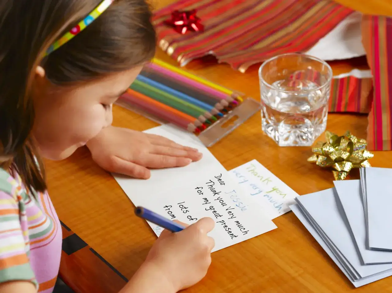 dziecko pisze list, stare listy, forma epistolarna