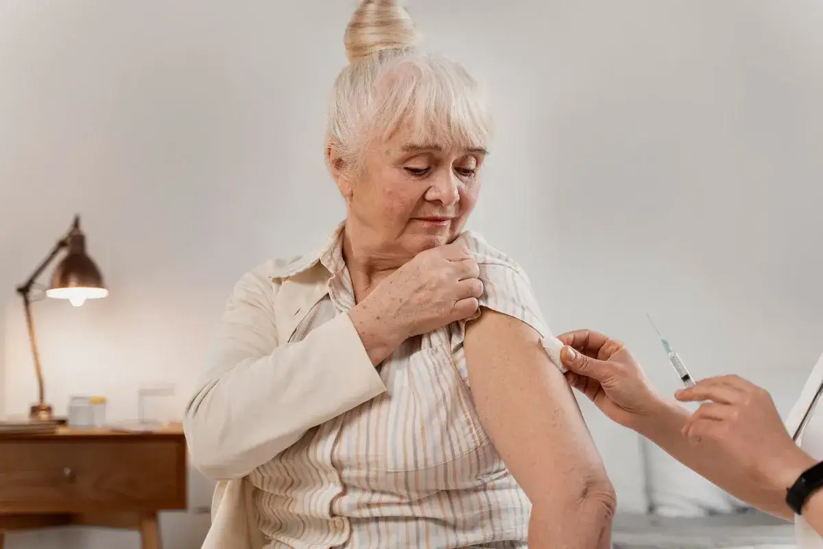 Seniorzy szczepienia zdrowie profilaktyka