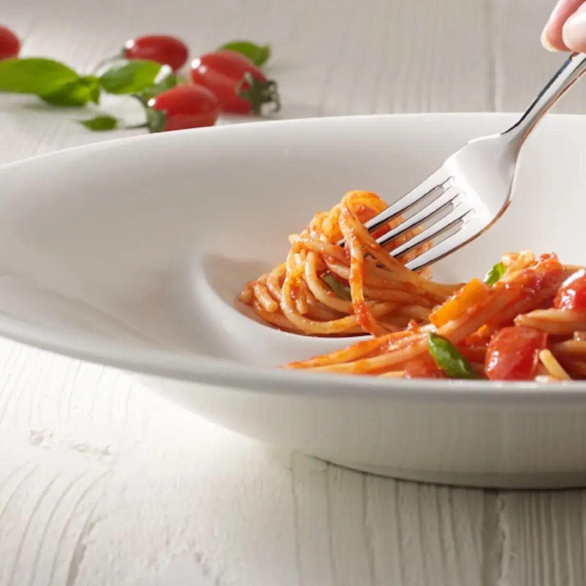 Zdjęcie Najlepsze talerze do pasty spaghetti - elegancja i funkcjonalność w kuchni