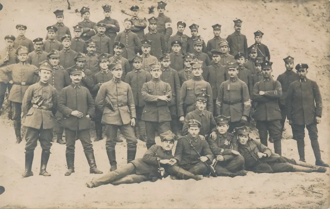 Historia pompona na czapce ewolucja