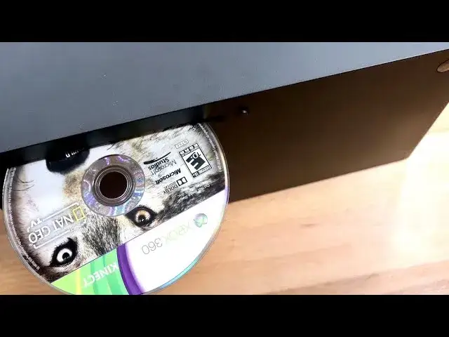 Xbox Series X wkładanie płyty Xbox 360