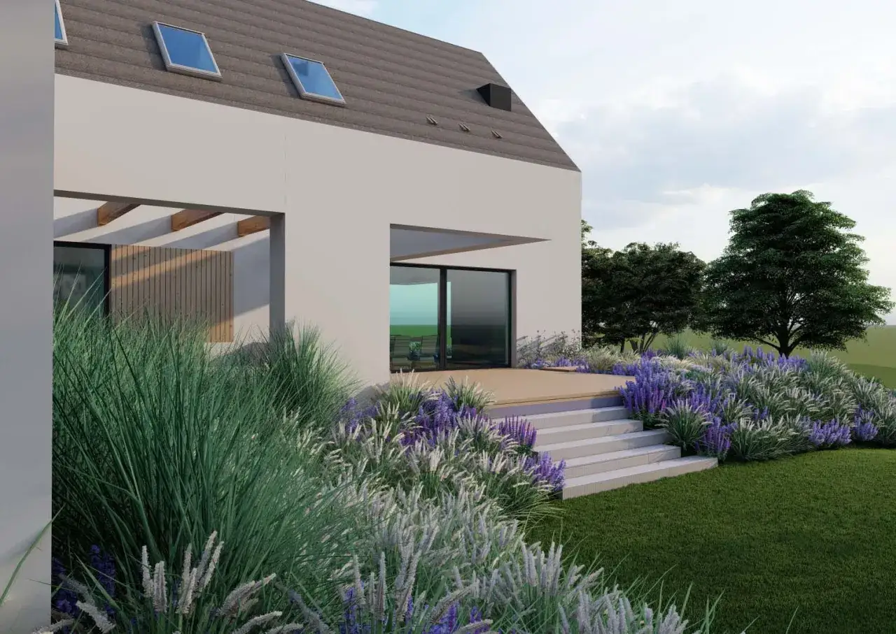 Nowoczesny dom z tarasem na skarpie, otoczony bujną zielenią i kwitnącymi kwiatami.