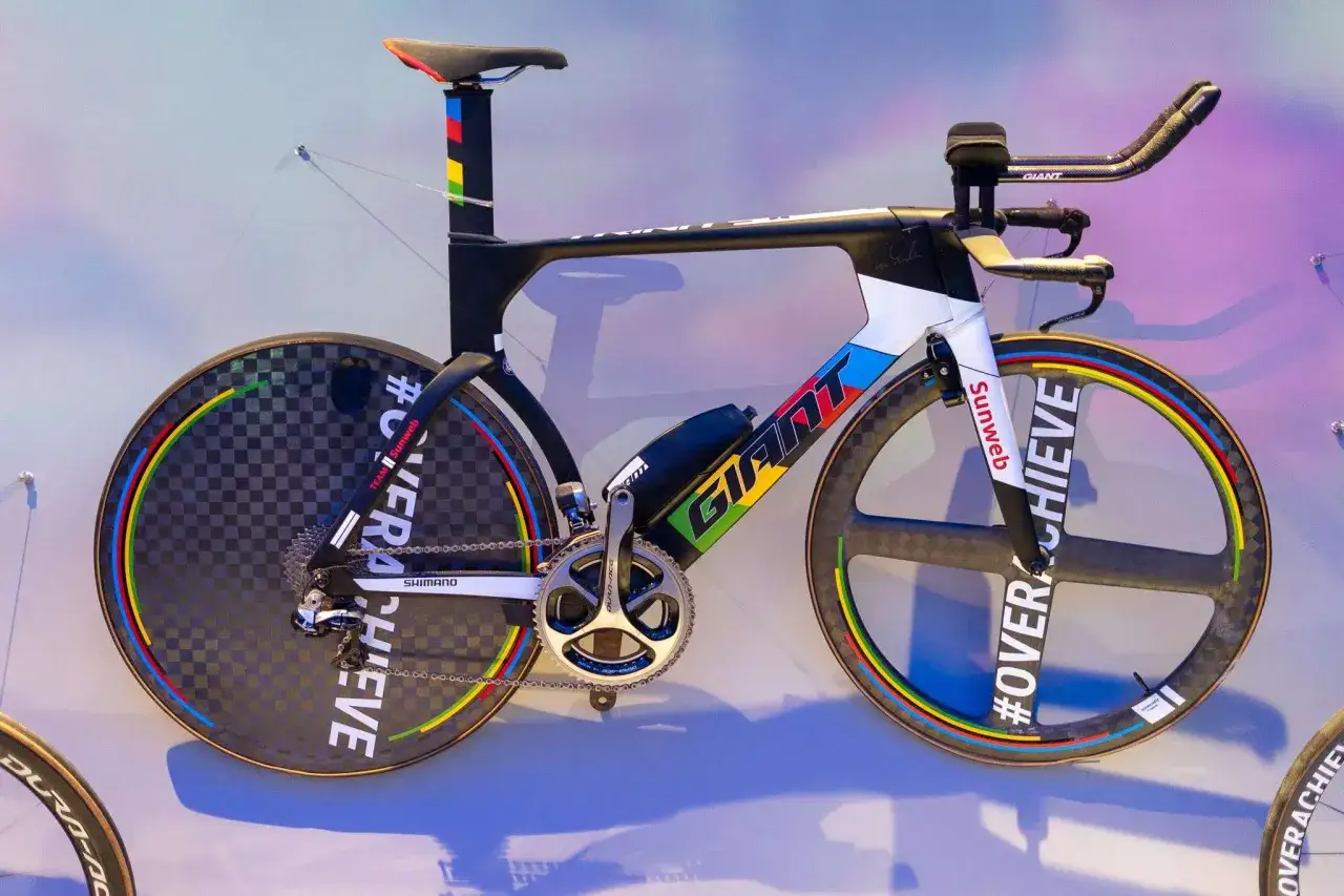 Rower czasowy Giant, znany z innowacji. Czy to firma, kt&oacute;ra wyznacza trendy? #OVERACHIEVE