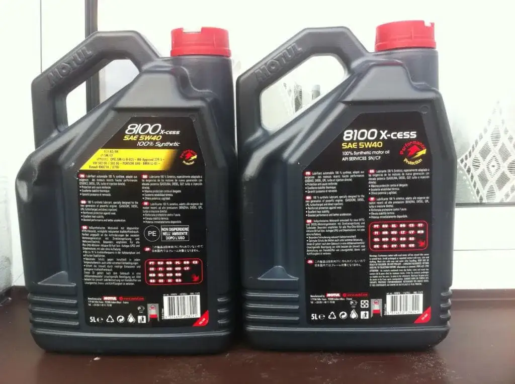 Motul 8100 X-cess vs X-clean opakowania