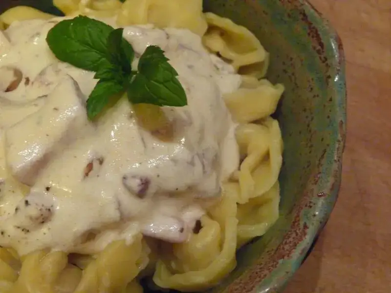 r&oacute;żne sosy do tortellini