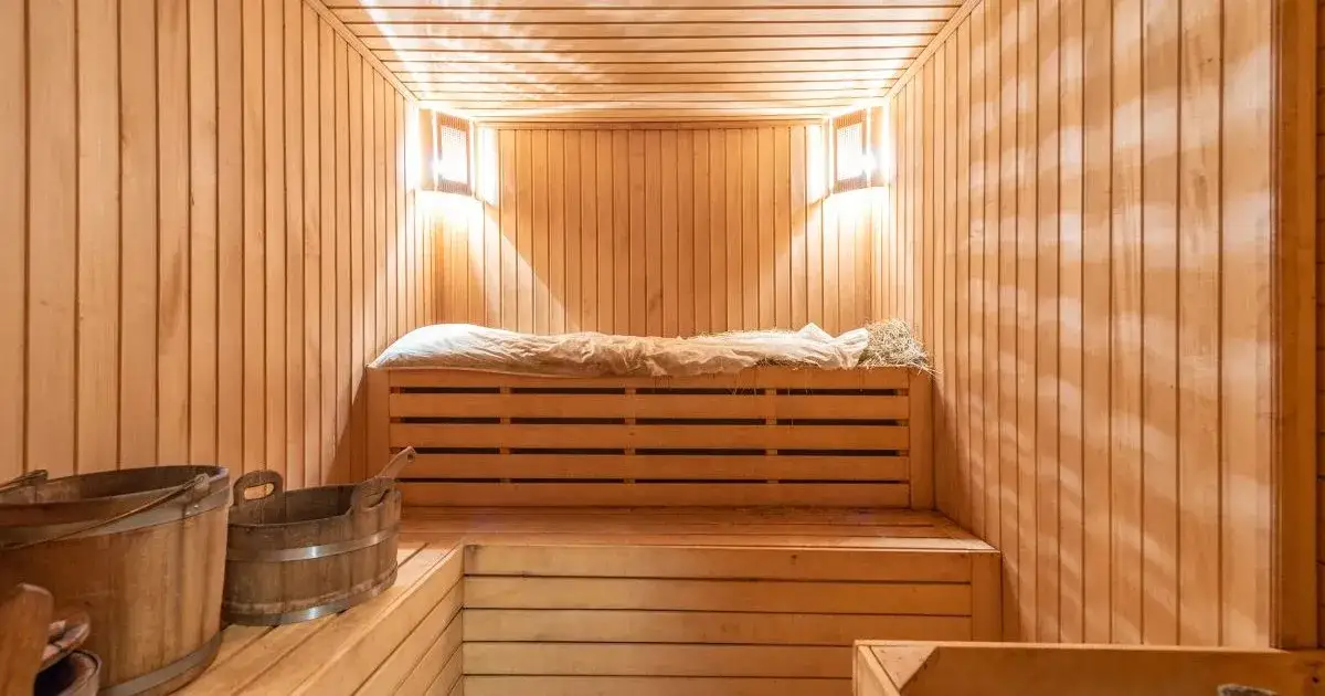 r&oacute;żne rodzaje saun w hotelowym spa