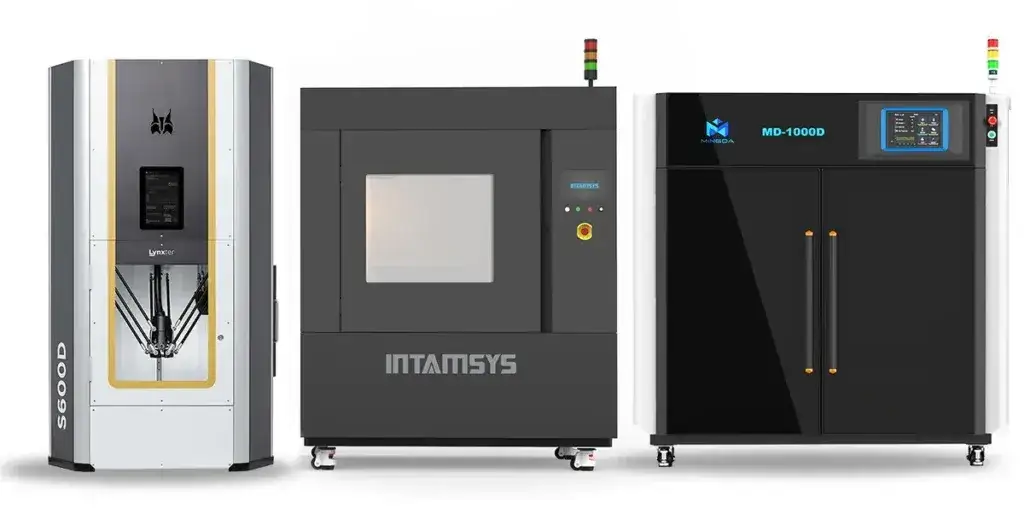 Drukarka 3D z zamkniętą komorą i otwarta, porównanie warunków druku