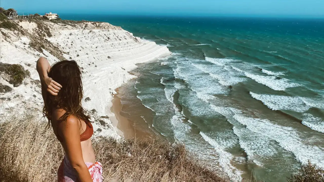 Tipi di viaggiatori in spiaggia Sicilia