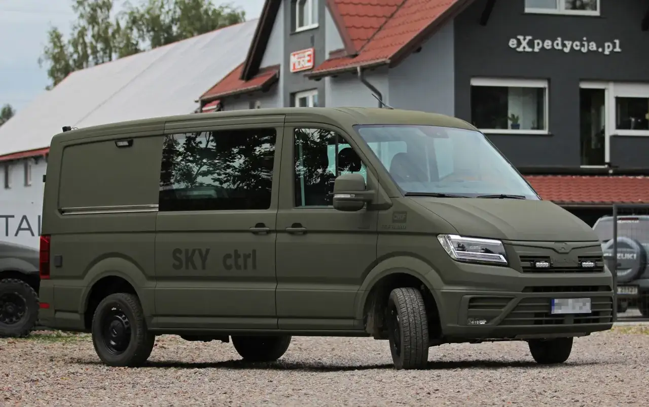 samoch&oacute;d terenowy pomalowany powłoką Raptor