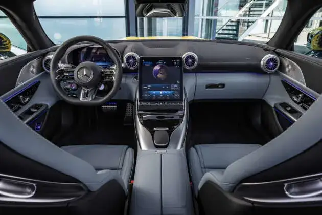 Mercedes-AMG GT C192 wnętrze