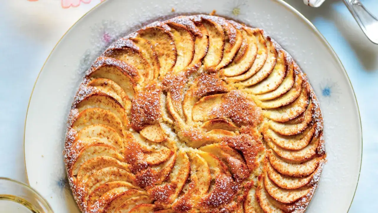 Torta di mele della nonna soffice e umida