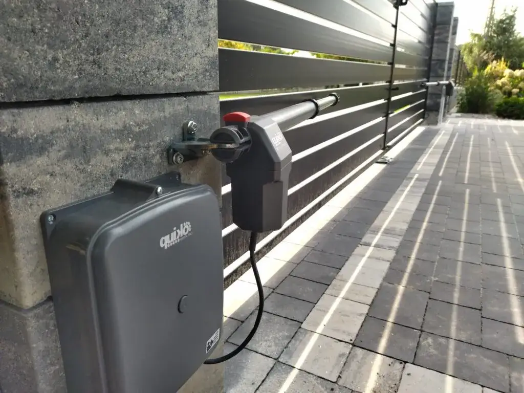 r&oacute;żne typy automatyki do bramy przesuwnej i skrzydłowej