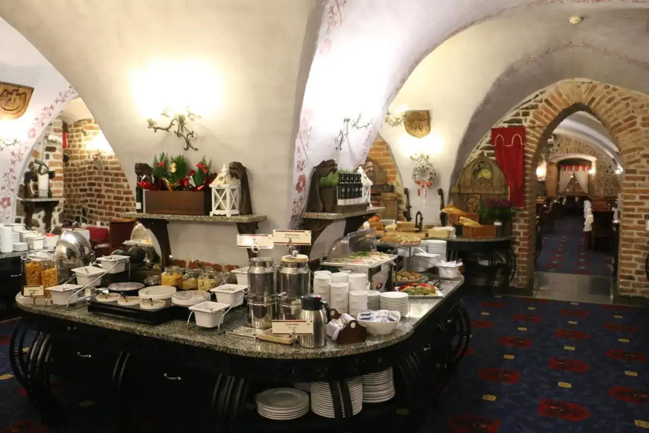 Zamek Ryn restauracja Refektarz wnętrze