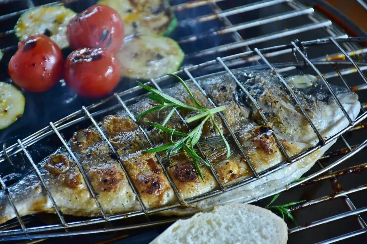Dorade grill&eacute;e sur barbecue