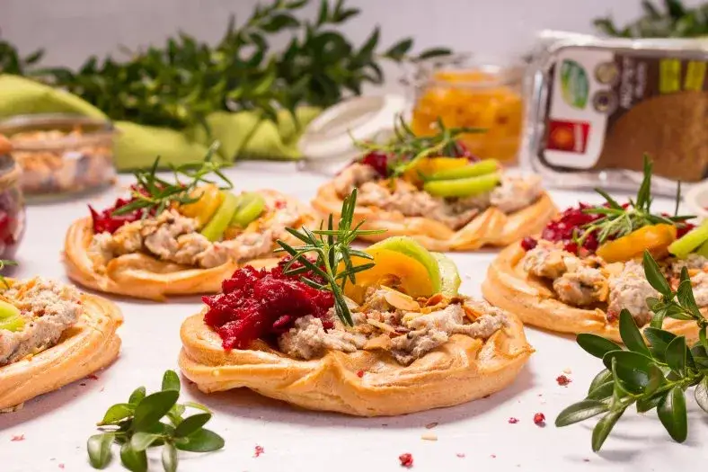 różnorodne dania obiadowe z pasztetem