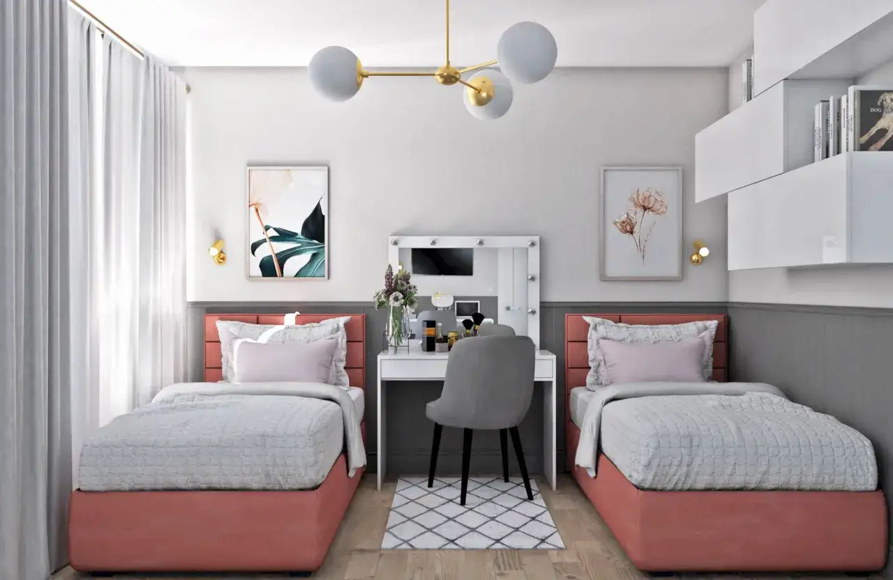 Przytulny pok&oacute;j dla dw&oacute;ch nastolatek z dwoma ł&oacute;żkami, toaletką i p&oacute;łkami.