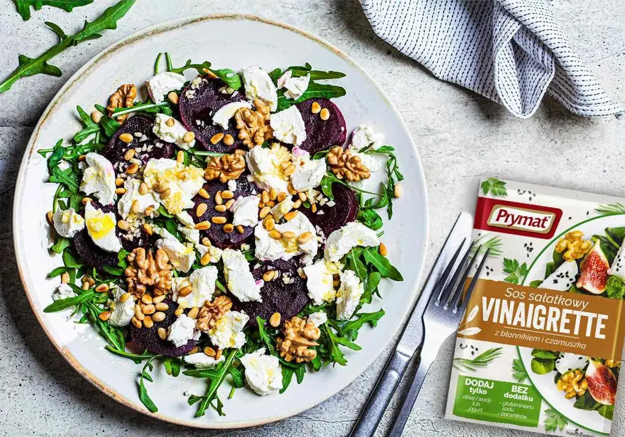 Sałatka z pieczonych burak&oacute;w z kozim serem