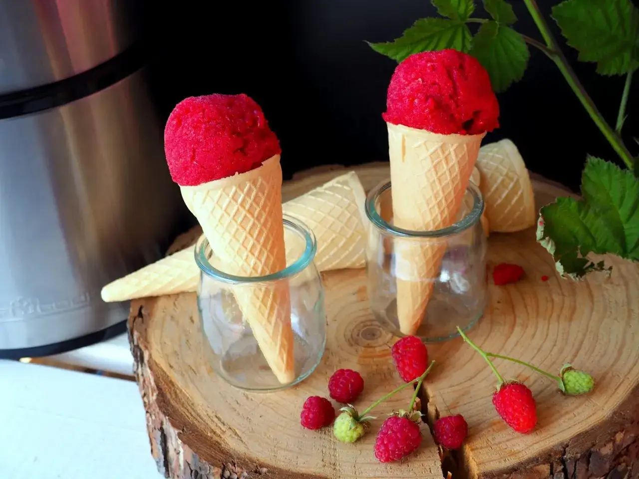 Sorbet malinowy w maszynce do lodów