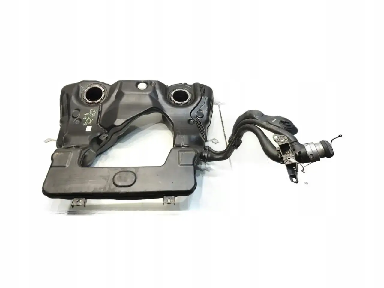 Zbiornik paliwa do Passata B5, z widocznym oznaczeniem pojemności.