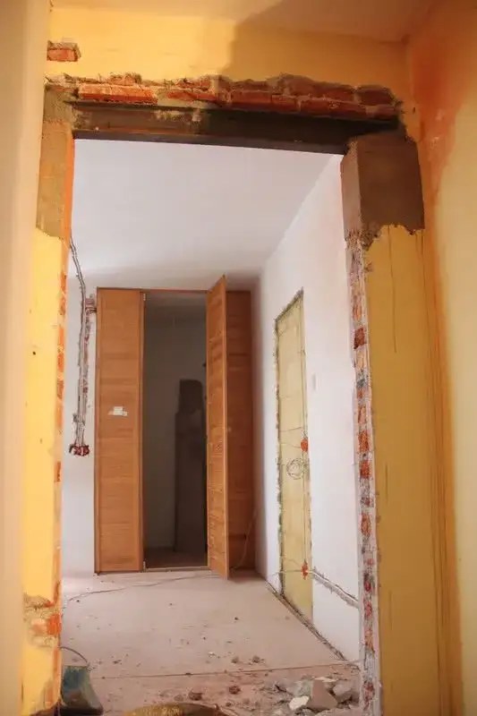 Zdjęcie Jak wstawić drzwi wewnętrzne bez błędów – prosty poradnik krok po kroku