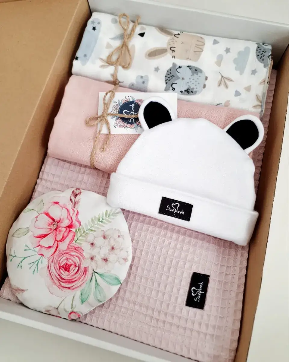 Zdjęcie Praktyczne pomysły na prezenty dla noworodka, które zachwycą rodziców