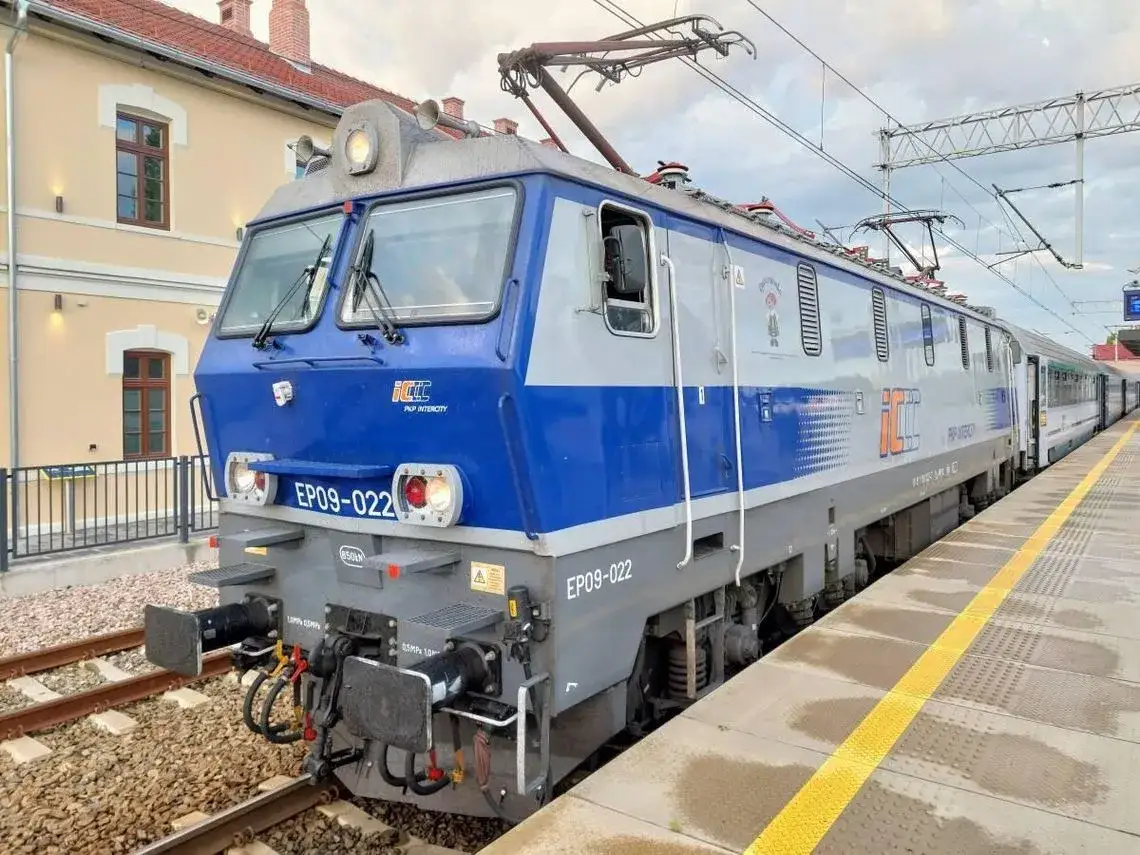 Zdjęcie Brak bezpośredniego pociągu z Krakowa do Władysławowa - co musisz wiedzieć?