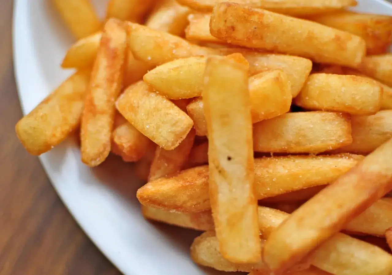 Zdjęcie Ile kcal mają frytki z piekarnika? Kaloryczność, wartości odżywcze i porady.