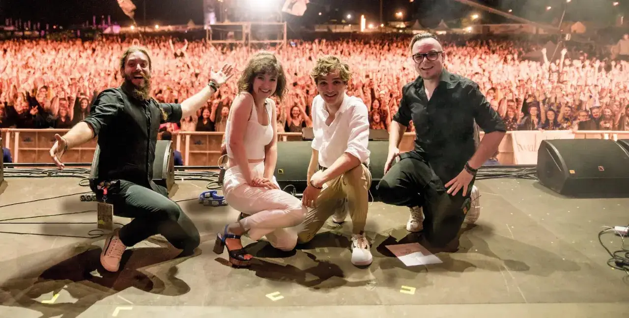 Zdjęcie Ile trwa koncert Kwiat Jabłoni? Czas, repertuar i emocje na żywo