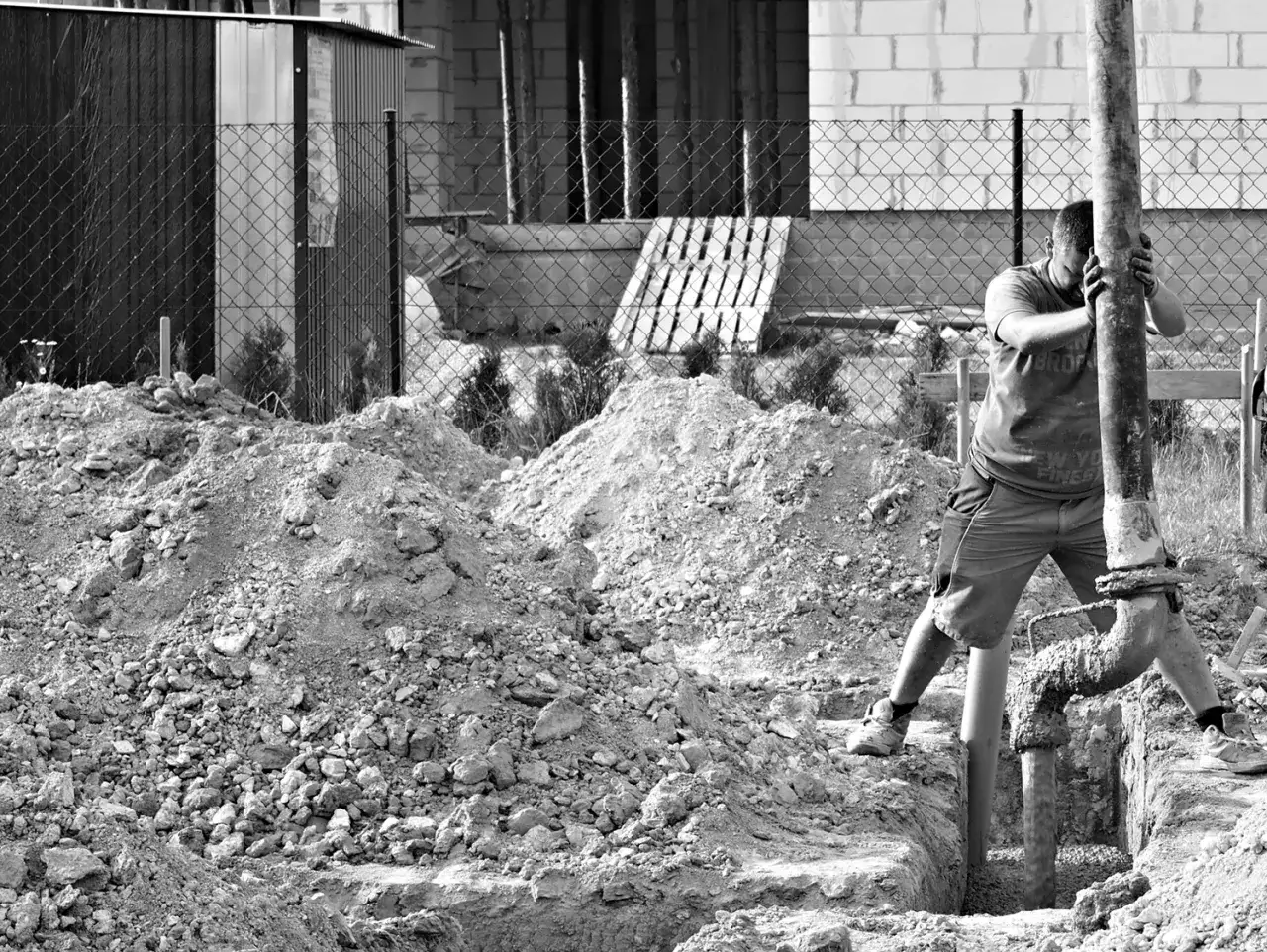 Zdjęcie Czy fundamenty wymagają pozwolenia na budowę w Polsce? Poznaj przepisy i wyjątki