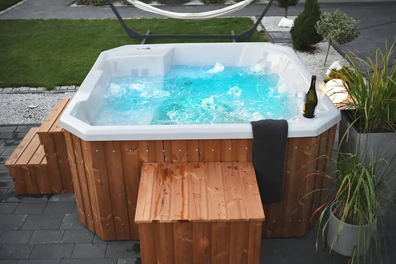 Zdjęcie Jak wybrać jacuzzi ogrodowe, aby uniknąć rozczarowań i kosztów?