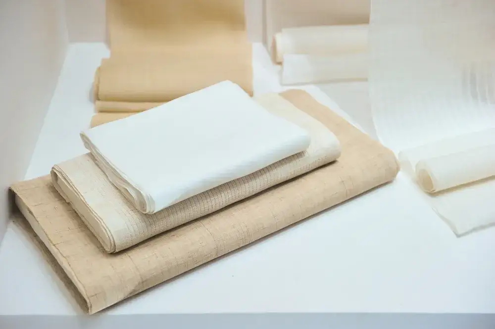 Zdjęcie  Ramia - wszystko co musisz wiedzieć o tym niezwykłym materiale naturalnym