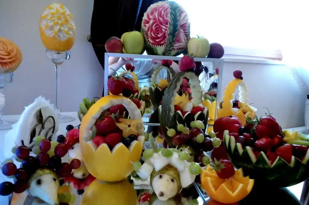 Zdjęcie Jak podać owoce na komunię, by zachwycić gości i stworzyć klimat