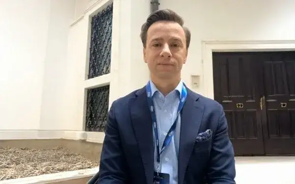 Zdjęcie Krzysztof Bosak - kim jest i jakie ma znaczenie w polityce?