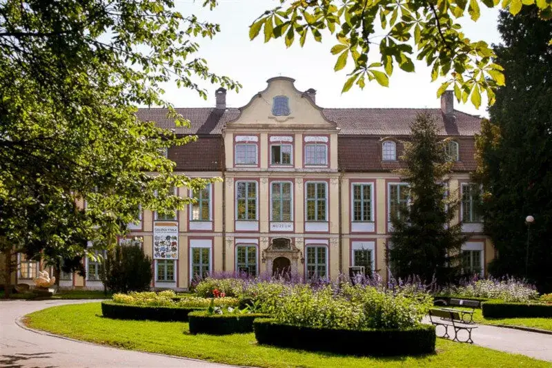 Zdjęcie Oddział sztuki nowoczesnej Muzeum Narodowego w Gdańsku - historia i wystawy