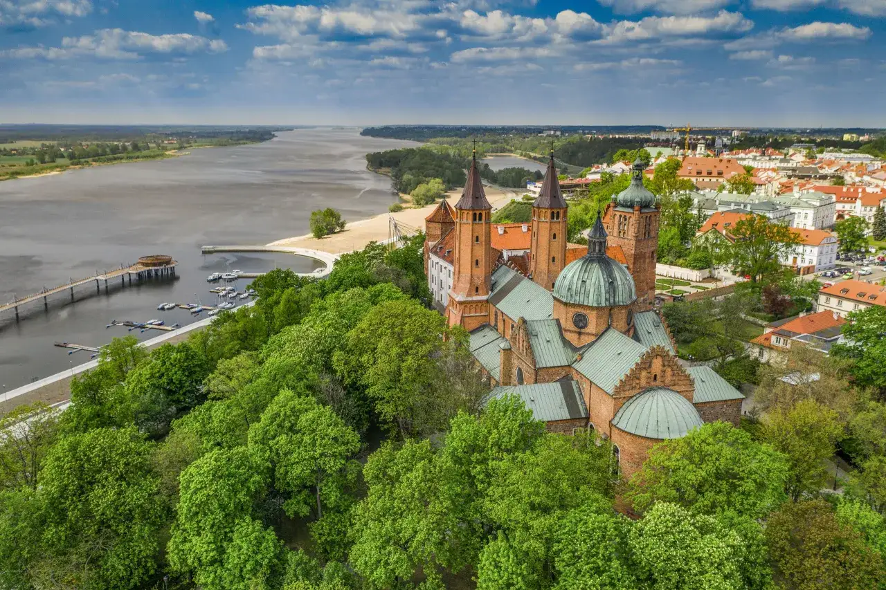 Zdjęcie Nad jaką rzeką leży Płock? Odkryj tajemnice Wisły i miasta