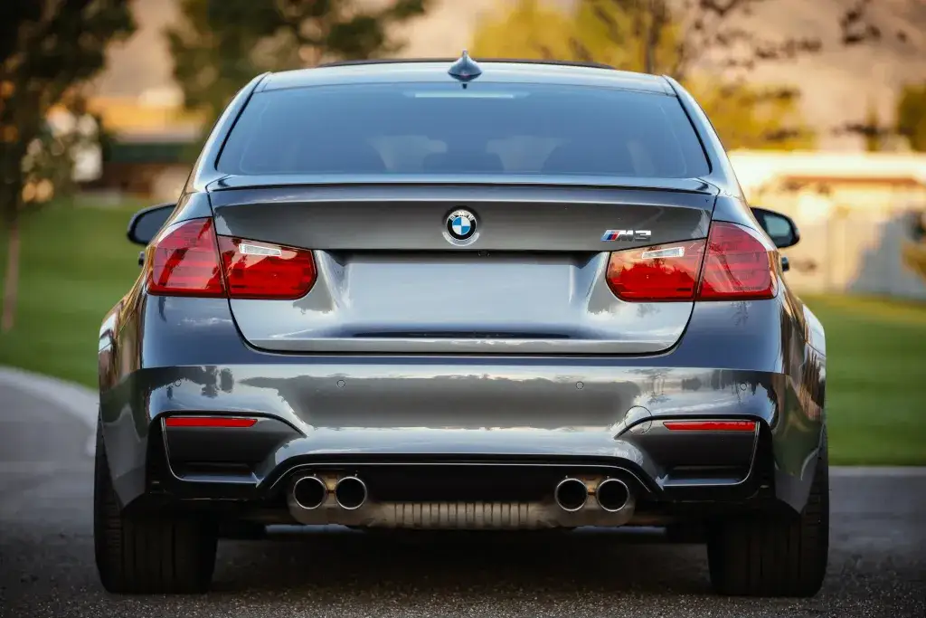 Zdjęcie Czym pomalować zderzak plastikowy, aby uniknąć łuszczenia farby?