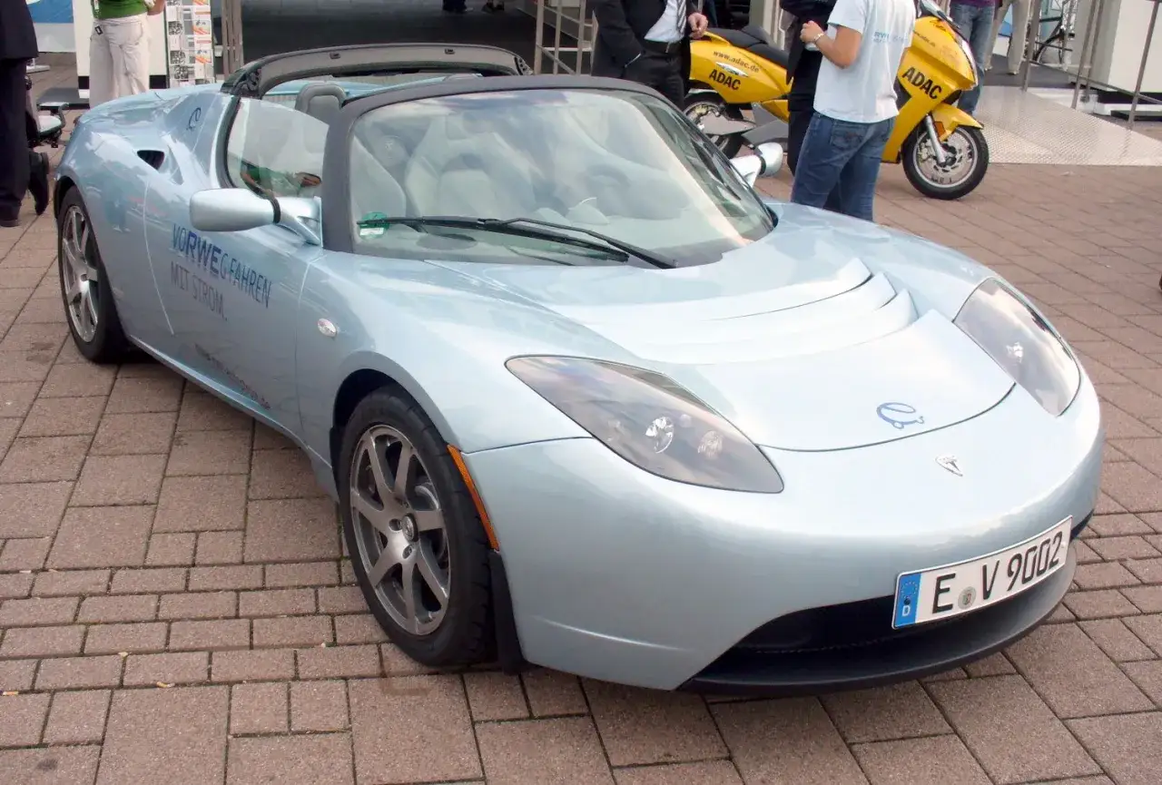 Tesla Roadster pierwszy model