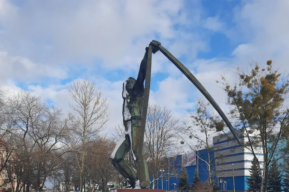 Szlak Symboli Przemysłu Radom rzeźba Łucznik