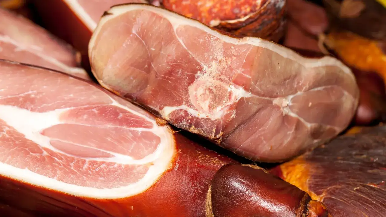 Zepsuta wędlina oznaki