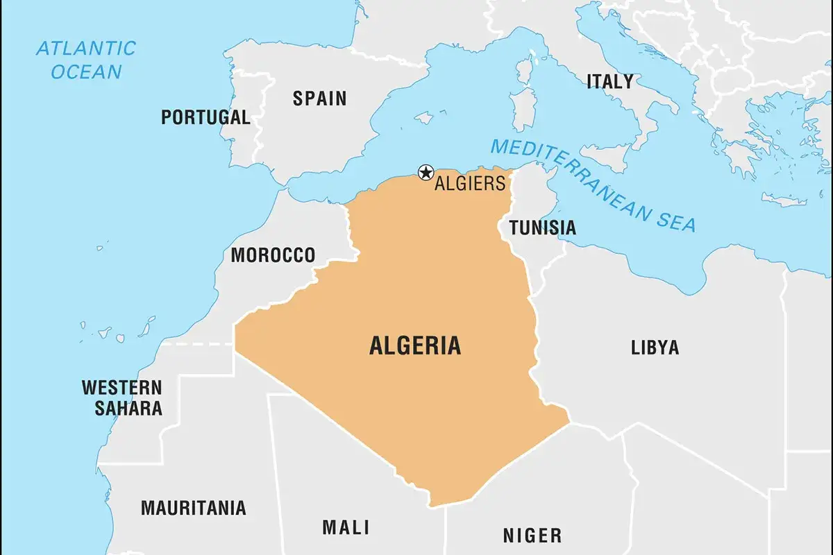 Mapa Algierii, stolica Algier. Położenie w Afryce Północnej, obok Maroka, Tunezji, Libii, Nigru, Mali i Mauretanii. Czy algieria czy jest bezpiecznie?