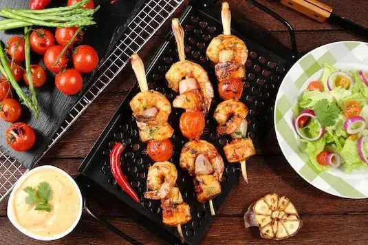 r&oacute;żnorodne dania z grilla, inspiracje na grilla, grillowane jedzenie