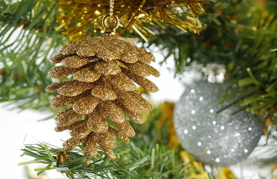 ozdoby z szyszek styl rustykalny, ozdoby z szyszek glamour