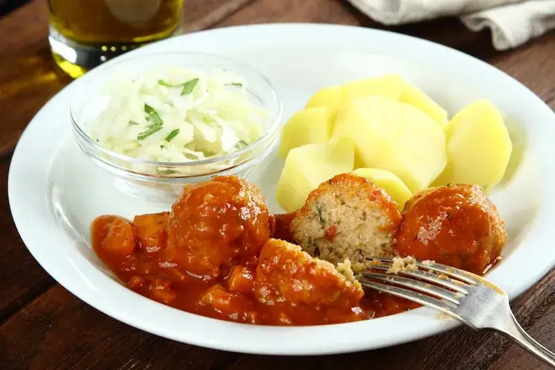 sur&oacute;wki do pulpet&oacute;w w sosie pomidorowym