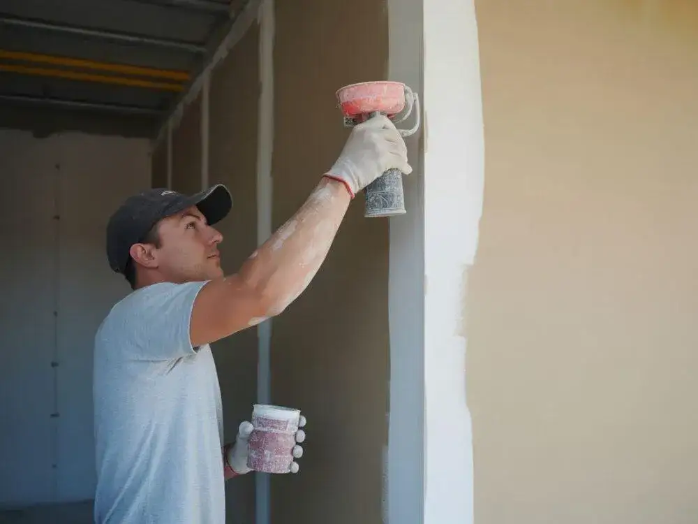 gruntowanie tynku gipsowego przed gipsowaniem