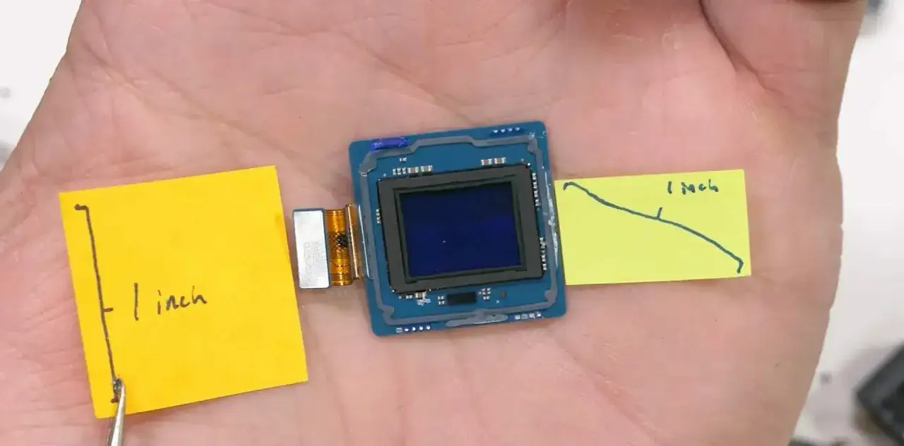 Czujnik aparatu z notatkami 