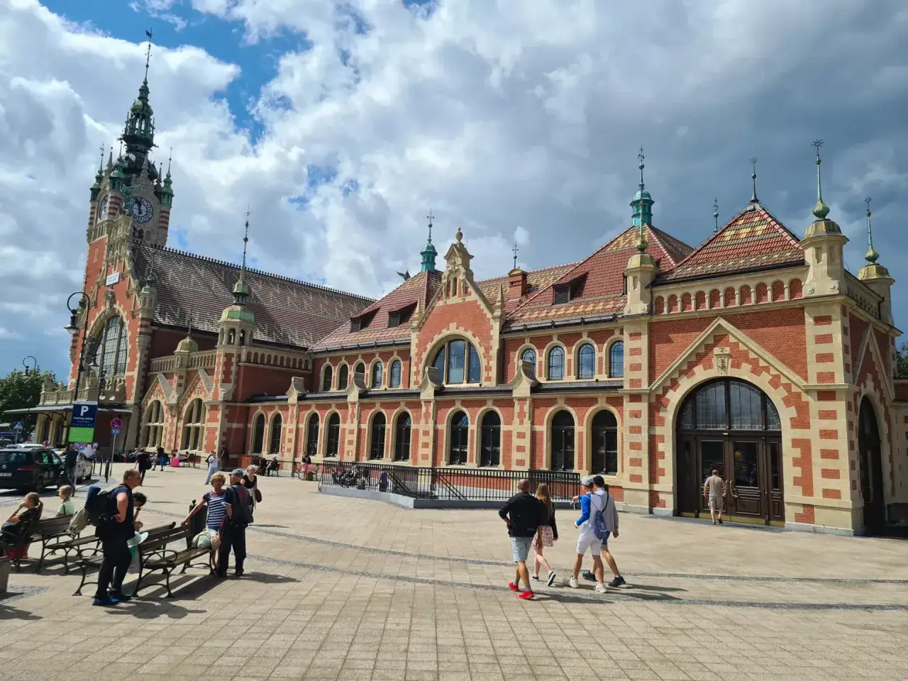 Dworzec Gdańsk Gł&oacute;wny wnętrze i z zewnątrz