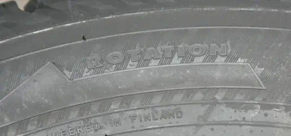opona kierunkowa oznaczenie strzałka rotation