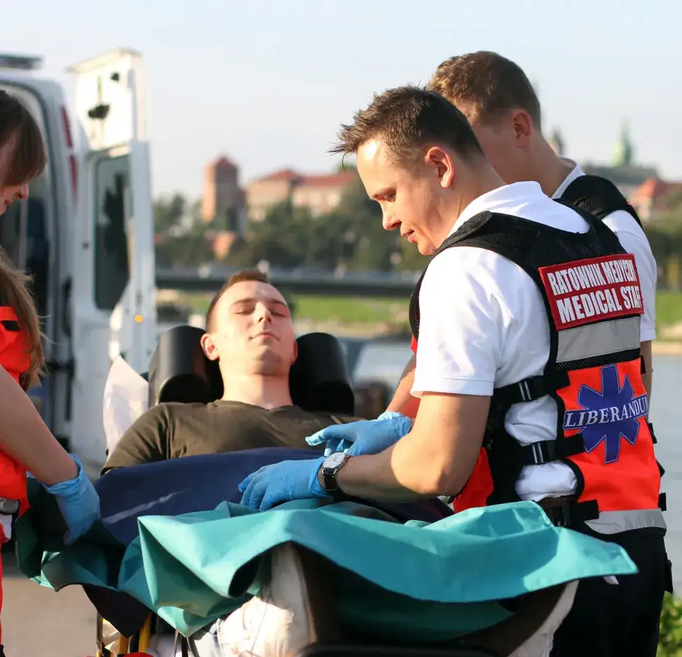 pacjent w przychodni po wizycie karetki